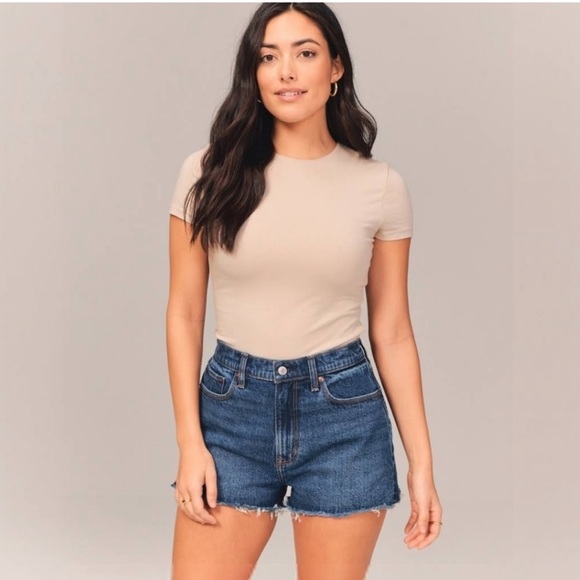Abercrombie & Fitch Curve Love The Mom High Rise Women 26 Raw Hem Jean Short - Picture 1 of 3
